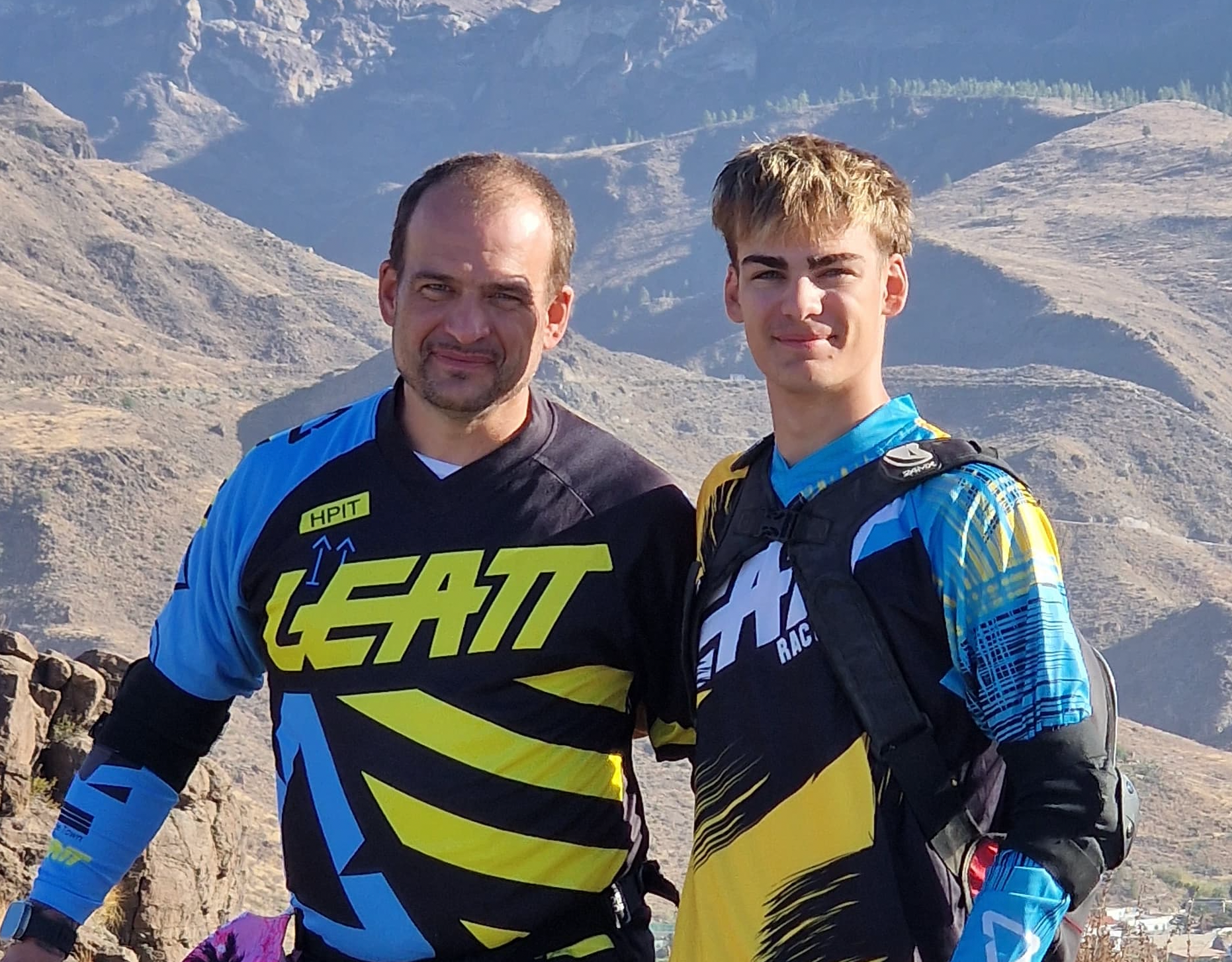 Leon und Andre in den Bergen mit Bike